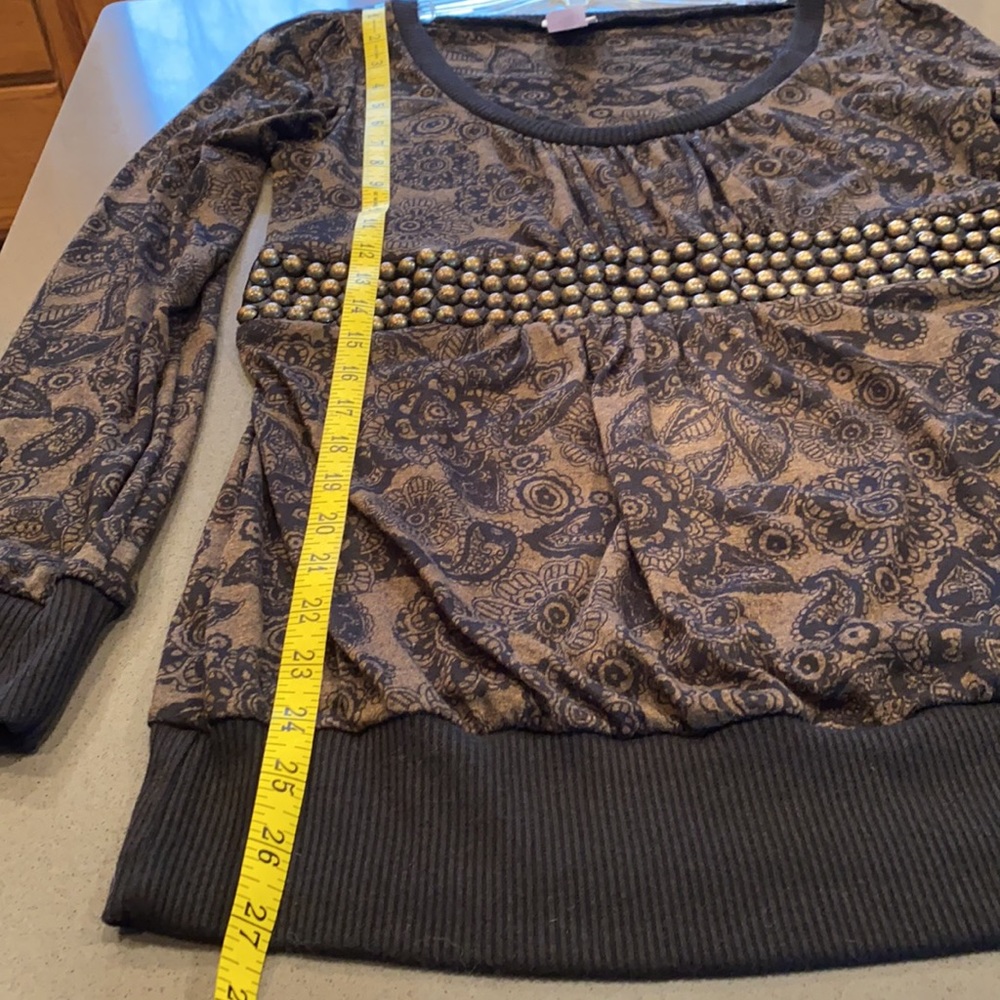 Embellished Banded Top - Picture 8 of 9